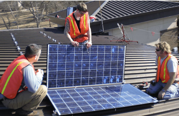 S-5!® - Fijación directa fotovoltaica en un tejado metálico con abrazaderas no penetrantes-min