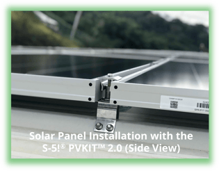 Instalación del panel solar con el S-5!® PVKIT™ 2.0 (Vista lateral)