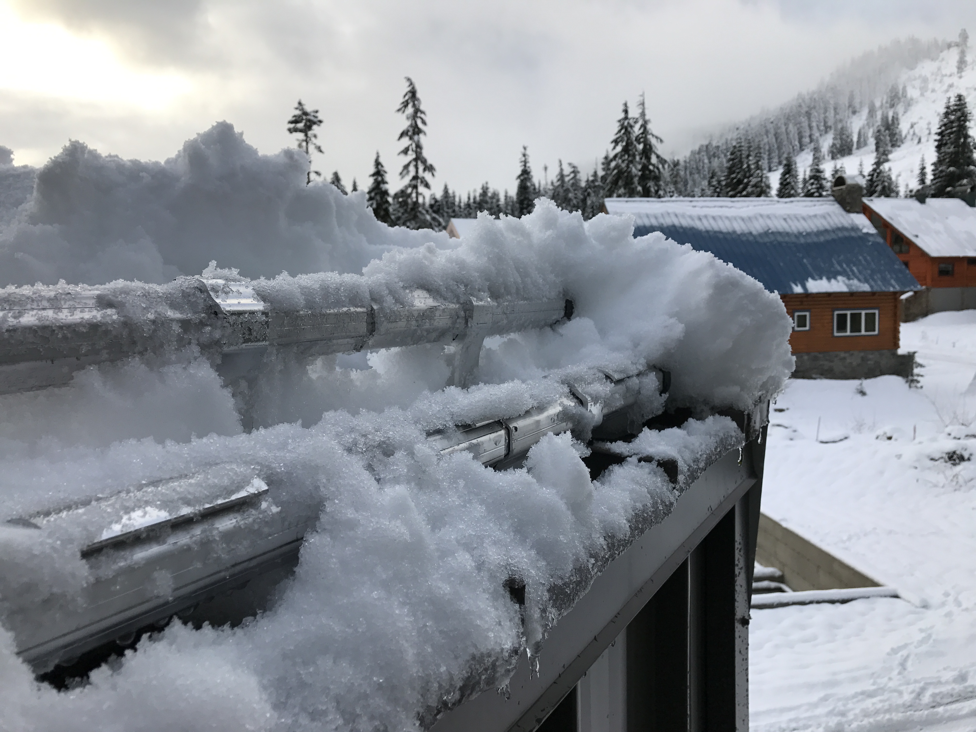 ¿Cuáles son las mejores protecciones contra la nieve para tejados metálicos?